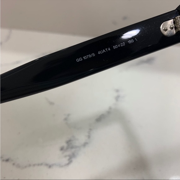 Gucci Wayfarer Sunglasses (Unisex) - Picture 5 of 5